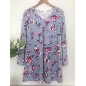 Francescas Long Sleeve Blue Floral V-Neck Dress
